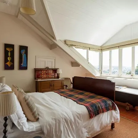 Woodlands House 펜션 *