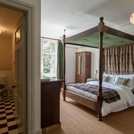 Woodlands House *
